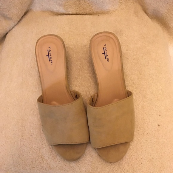 Tahari Tan Wedge Slip on Sandals size 8.5 - Picture 9 of 13